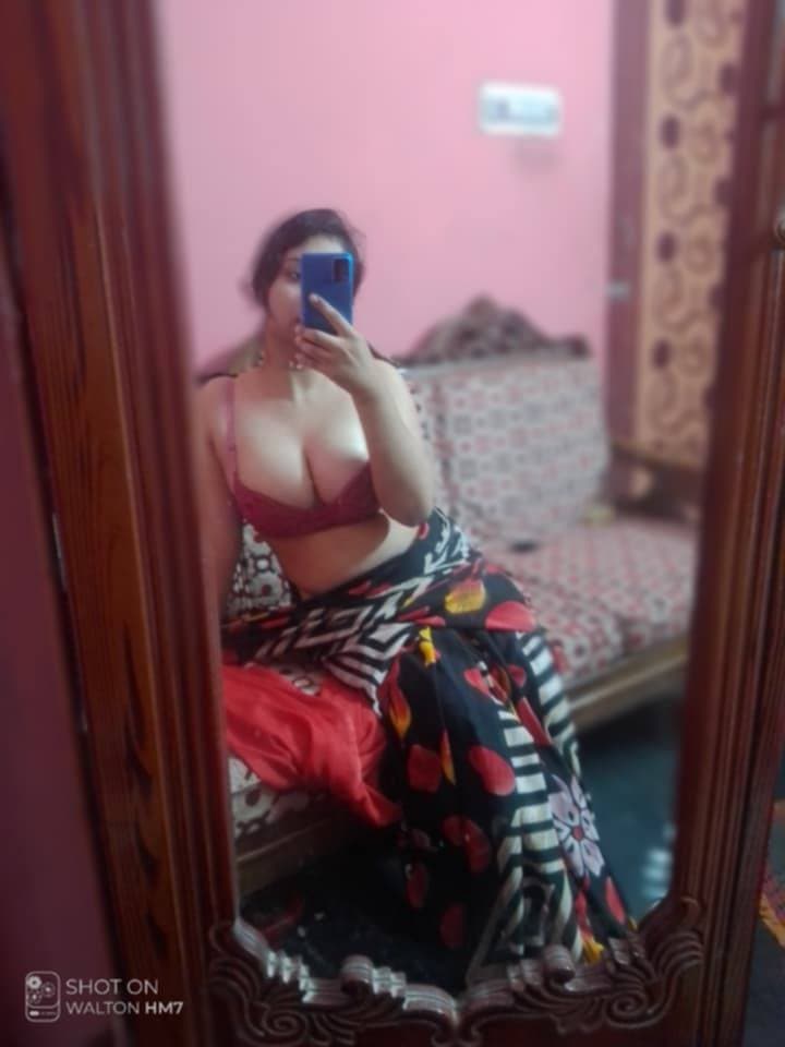 Beautiful Sexy Indian Figure GF Pressing Boobs Fingering