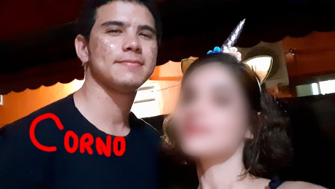 Comedor comeu a mulher na cama do corno enquanto o manso trabalhava