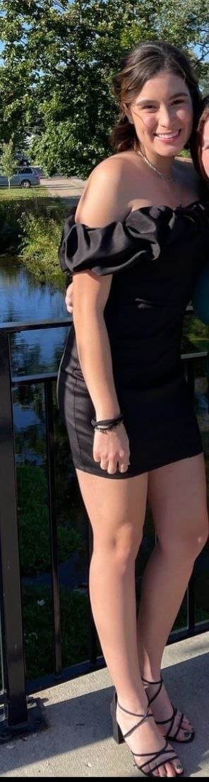 Puta exhibida por cornudo, está rica está zorrita