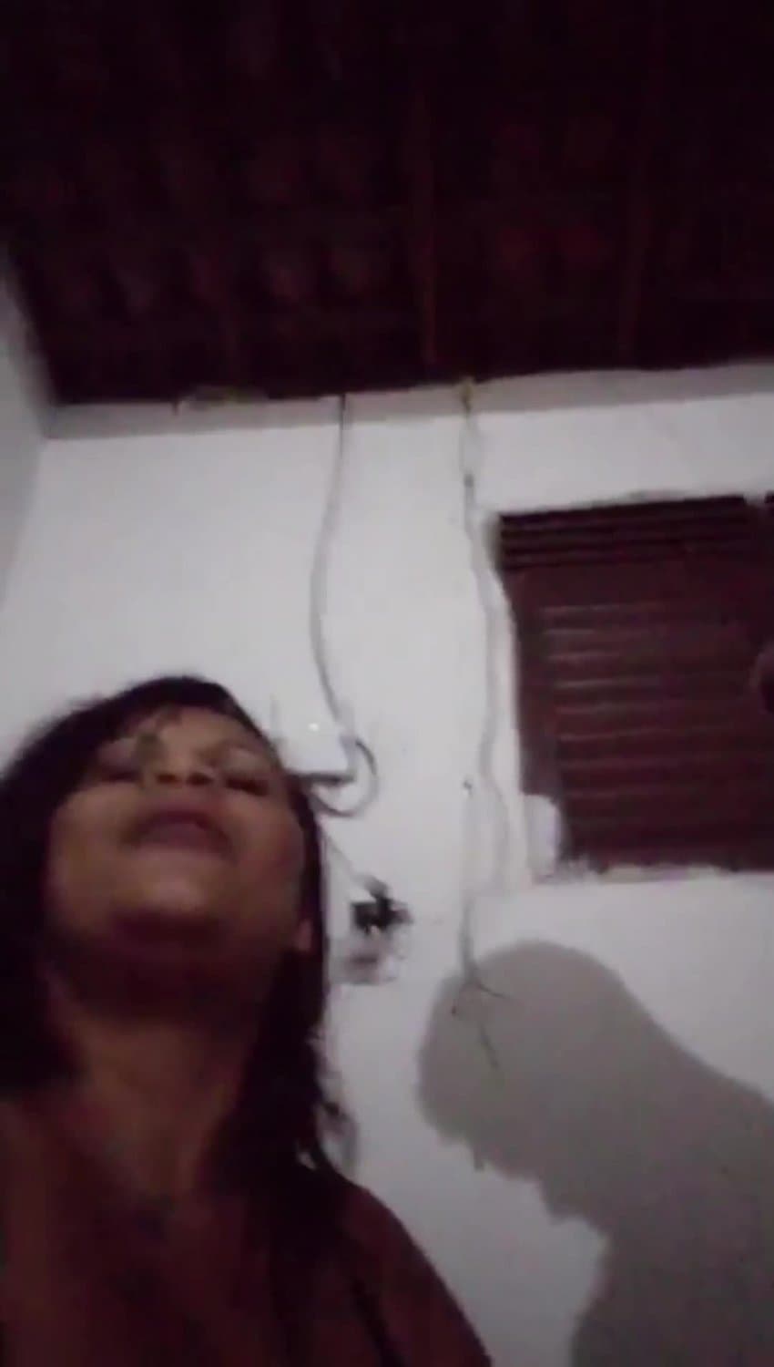 Sogra mamando genro na frente da filha ( tenho completo no telegram vendo no Pix , telegram na bio.