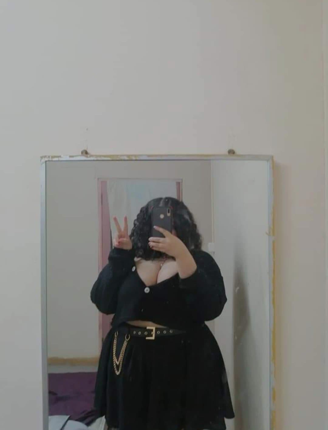 Bitch i wanna fuck, pm if you wanna talk about her