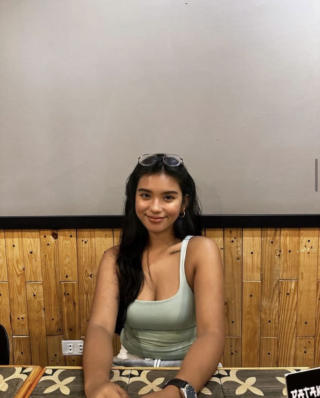 Hot Asian Pinay Couple