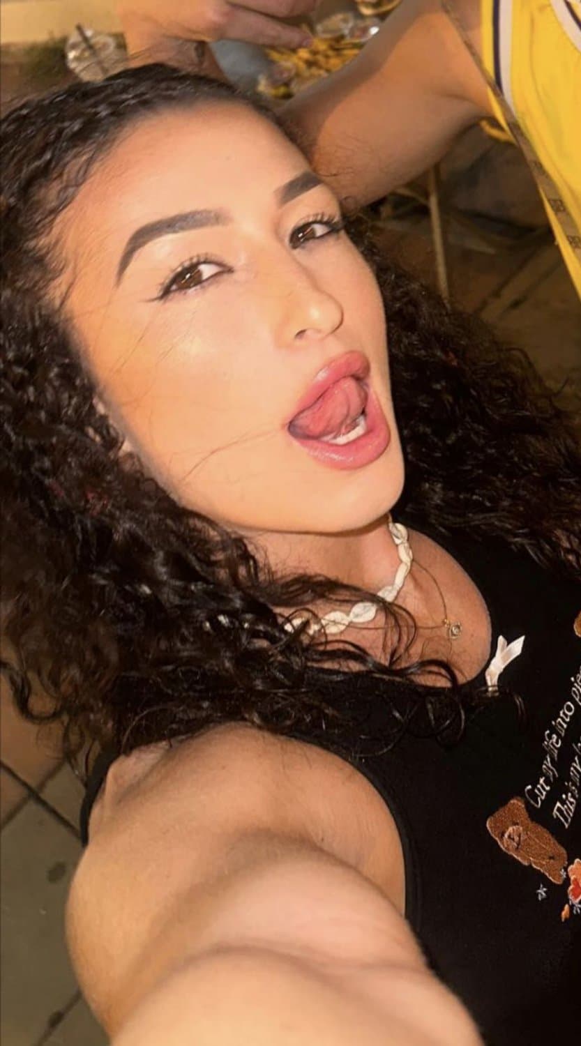 Click to view full size Girl from Kik wanted to show off