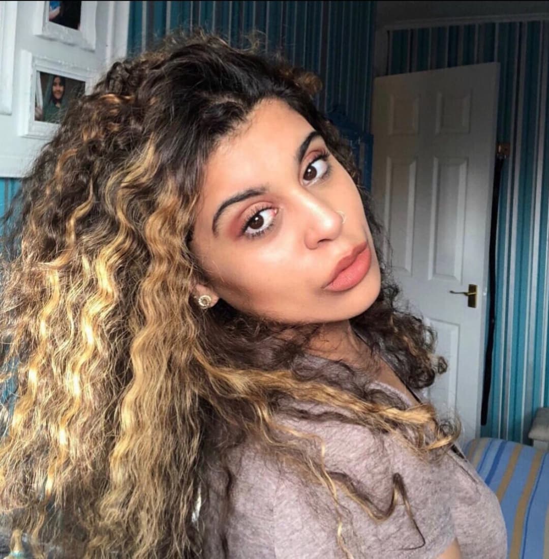 Paki babe loves it when you masterbate over her pics