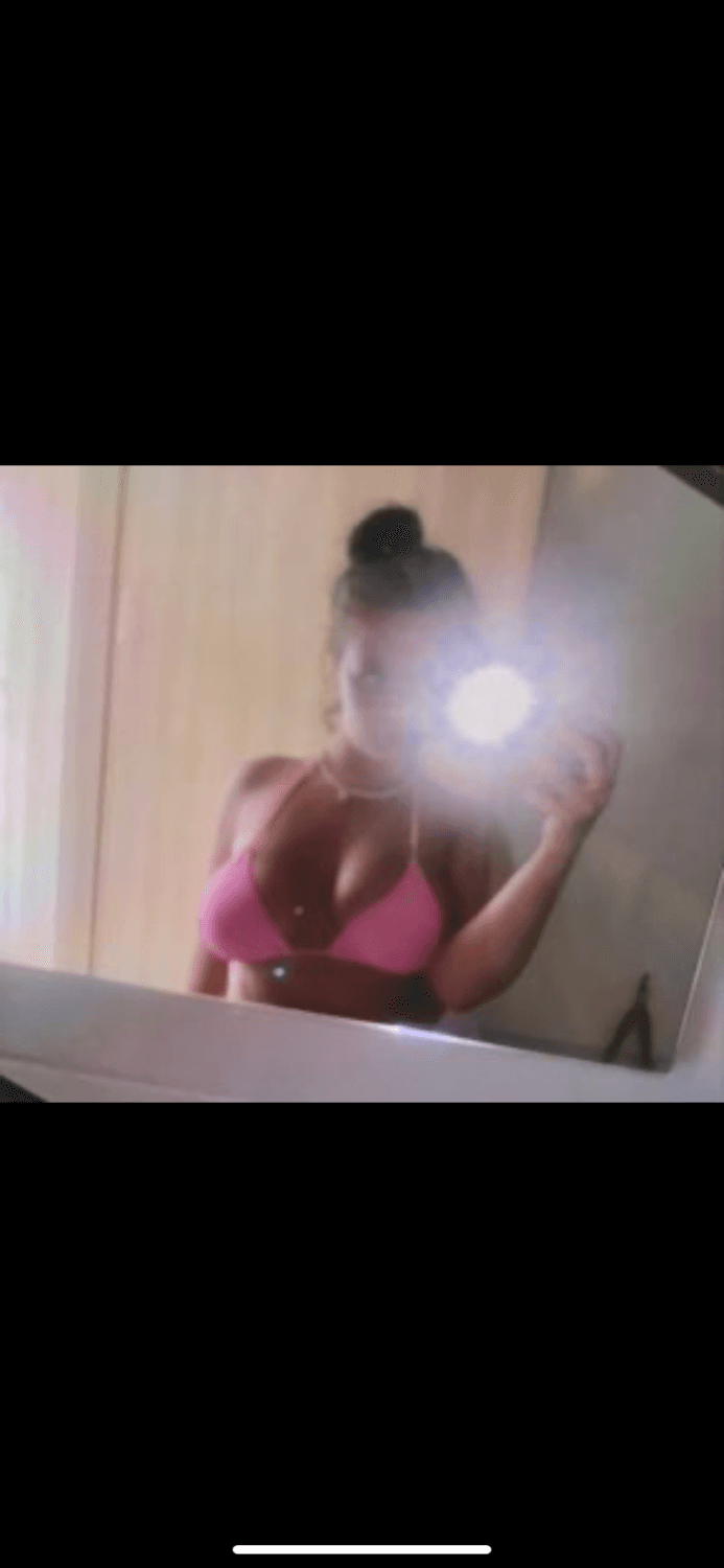 Click to view full size Snap slut Rose showing what a good fuck toy she can be