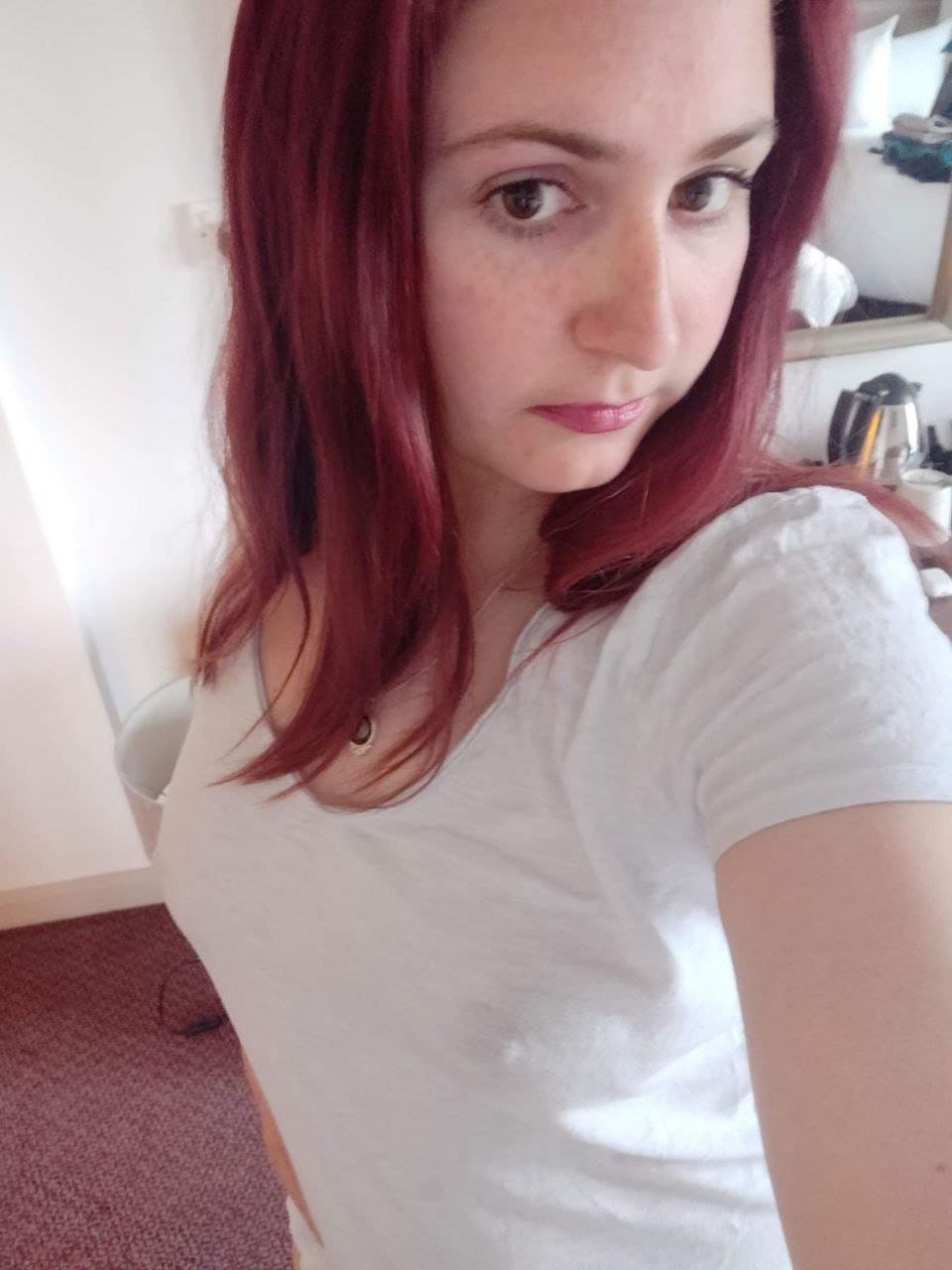 Dumb webwhore Holly Taylor wants everyone to see her ugly body