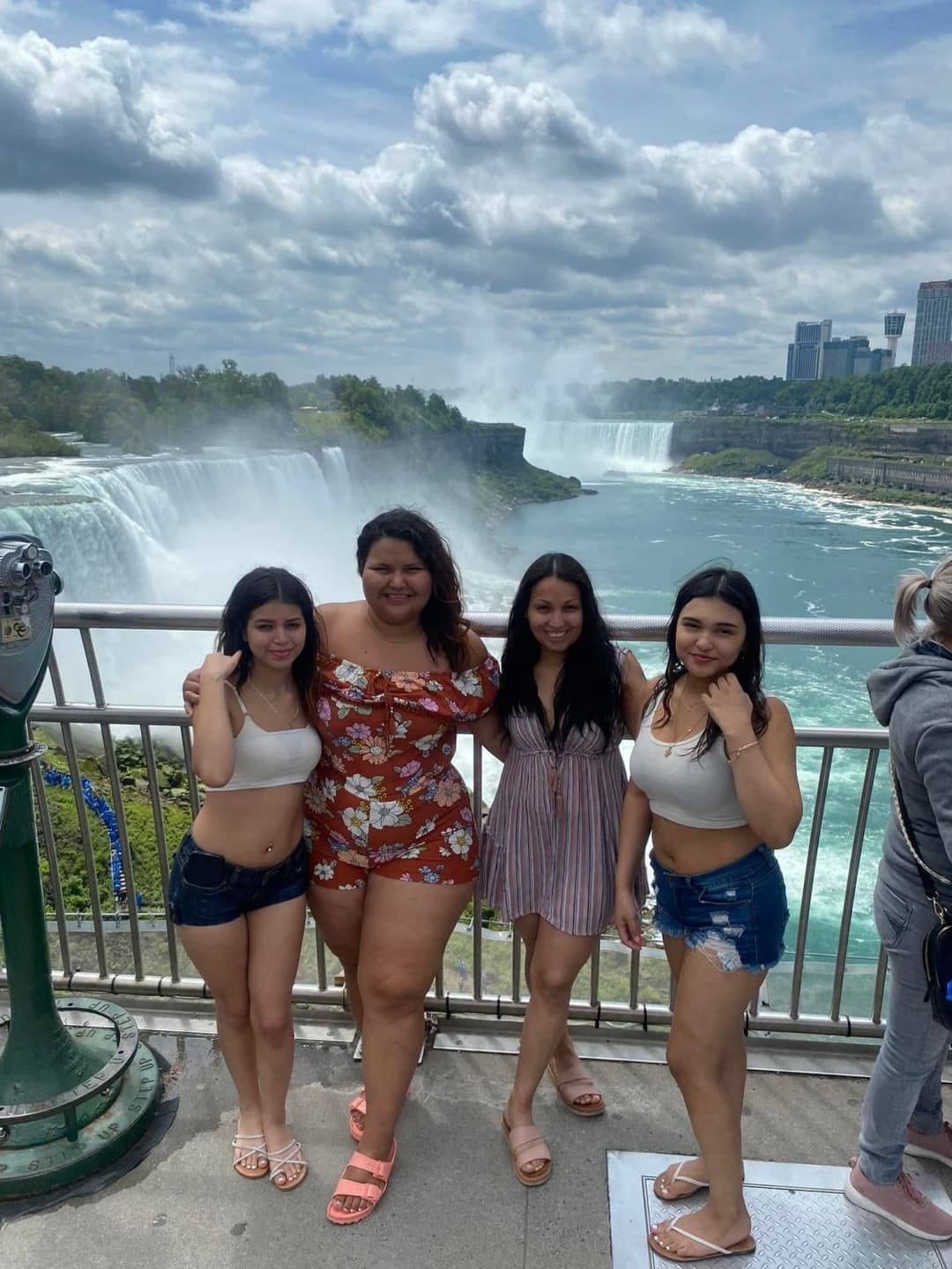 -My 2 Sexy Latina Cousins & 2 Sexy MILF aunts / Who has their nudes Dm US