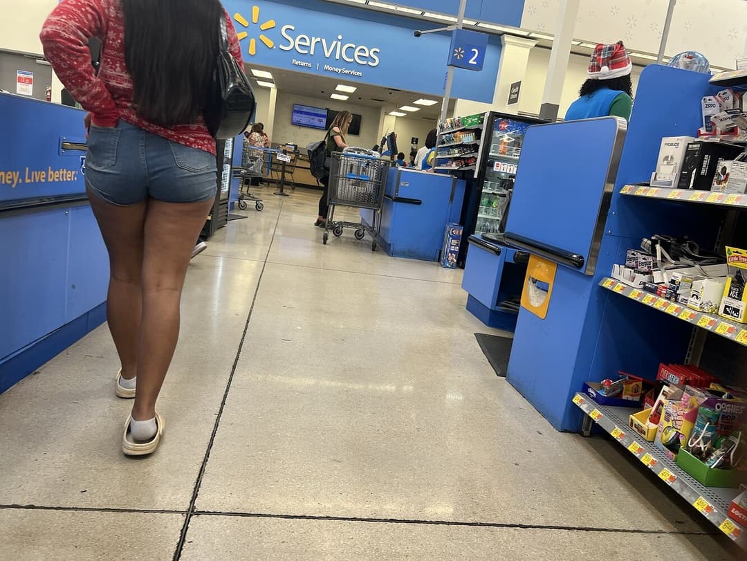 Click to view full size Sexy Middle Eastern Candid