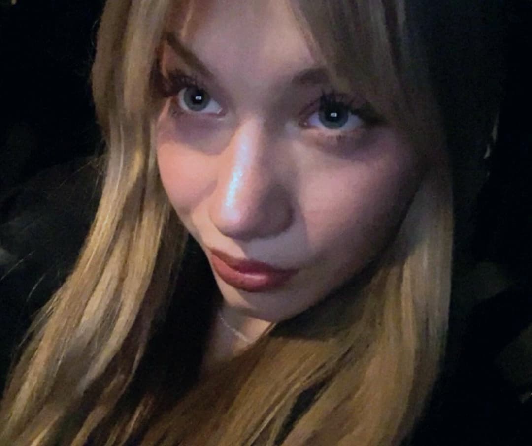 Blonde IRL Hannah has a tight sexy body. This little thing has nice ass and face made for jizz