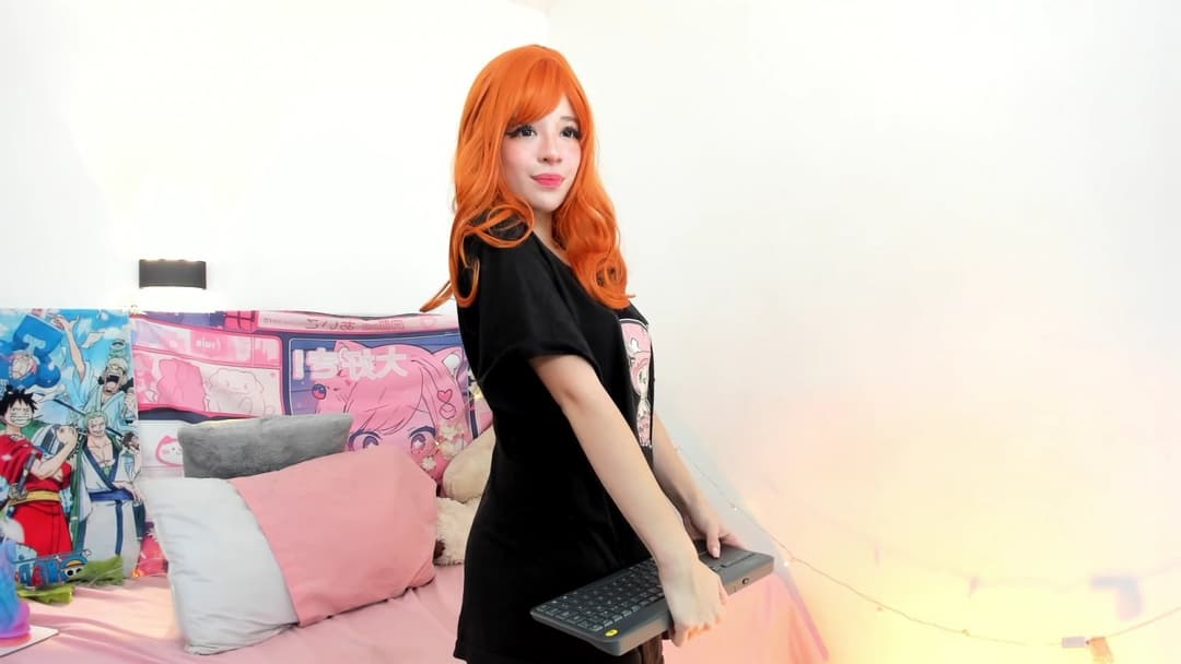 Nami the sexy gold digger??