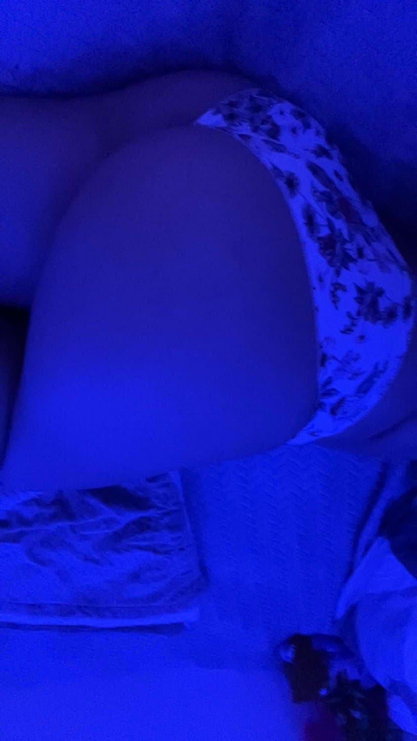 French babe Emilie gets her trust broken