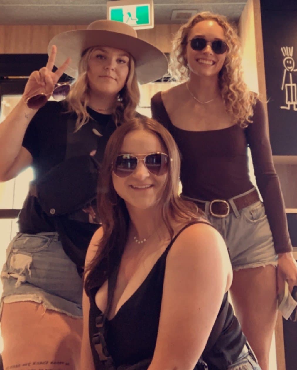 Canada - Rianne, thick ‘n busty country girl