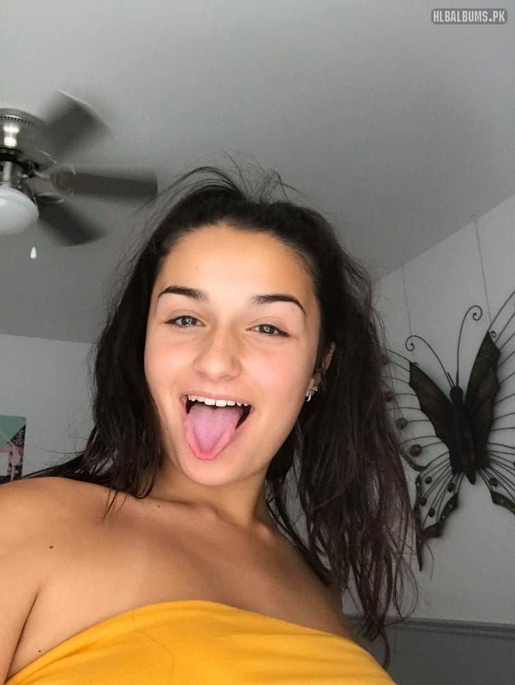 Adorable Slut Spreads Ass to Show all Her Holes