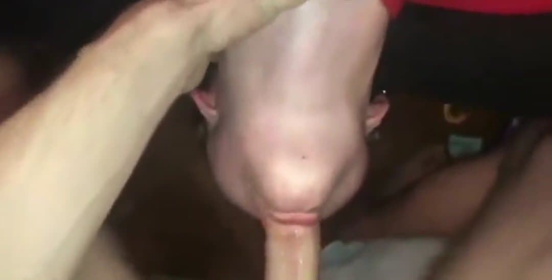 Novinha da garganta muito profunda??