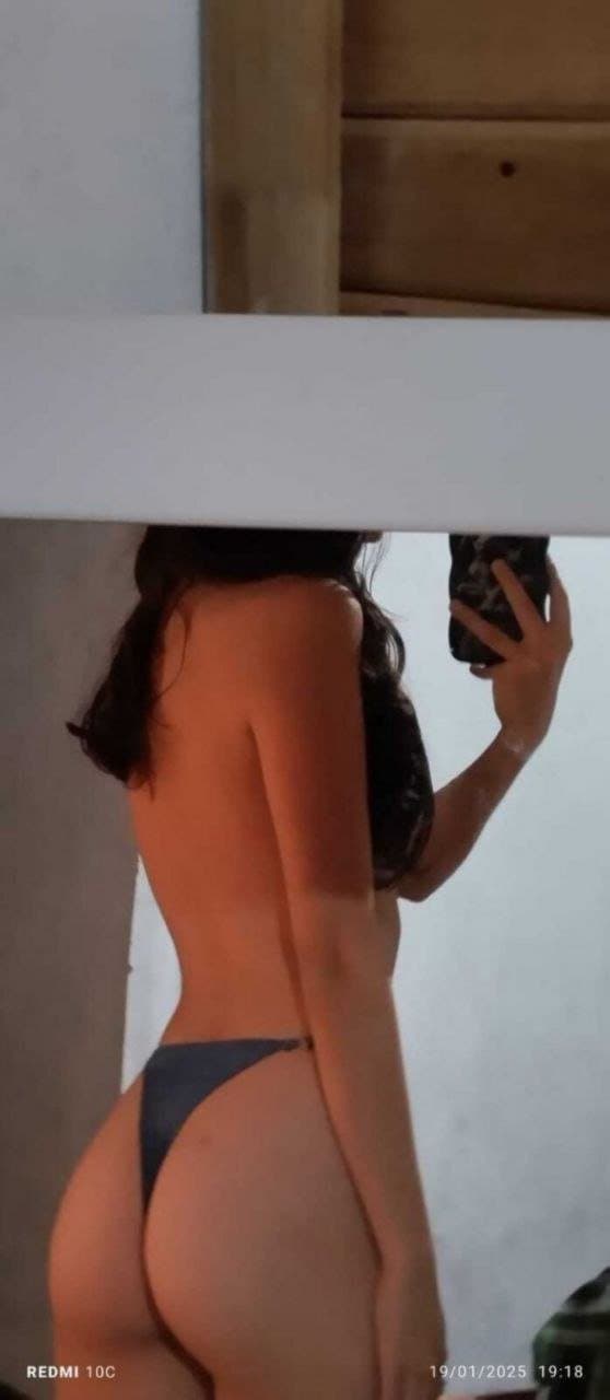 Click to view full size amateur type selfies pt 1