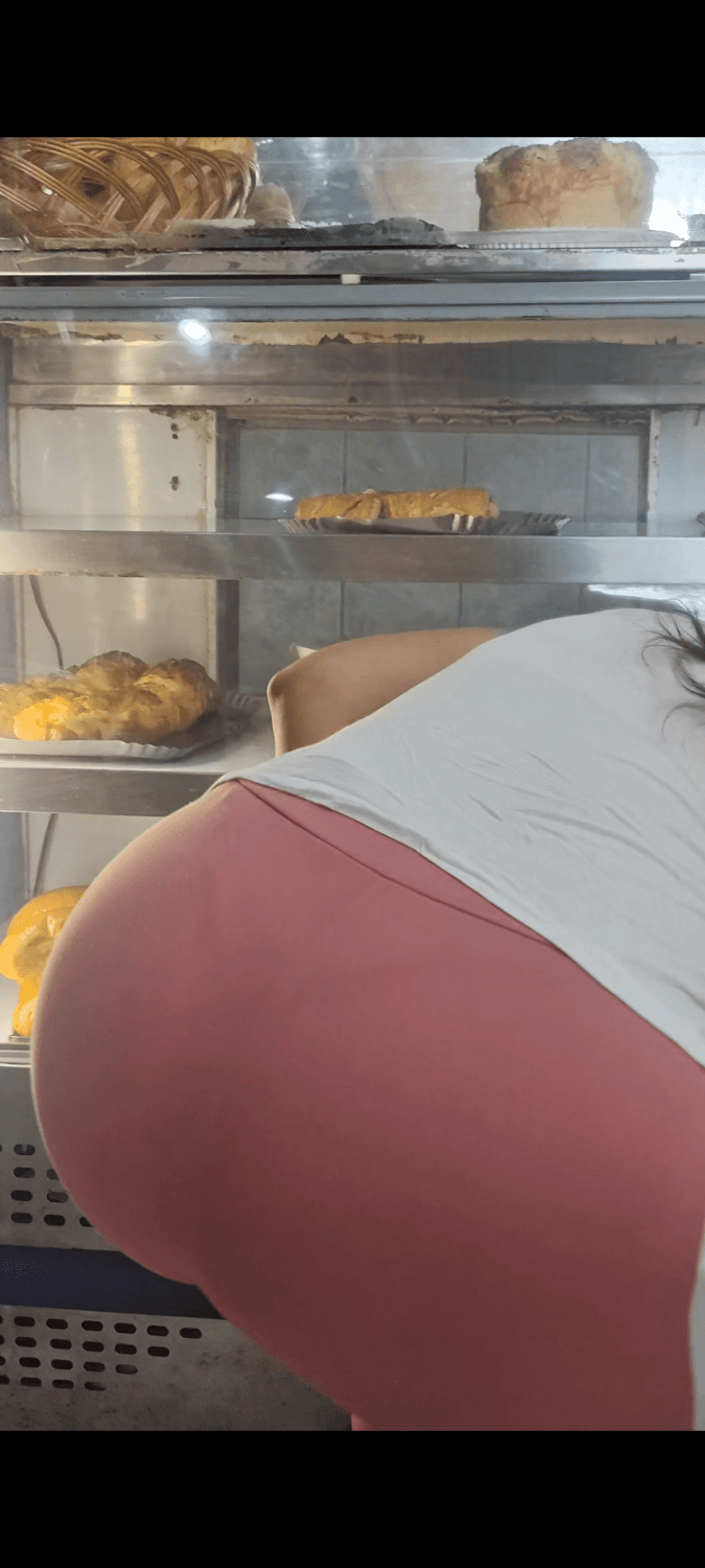 Para os amantes de uma bela bunda - Apreciem, amigos ?