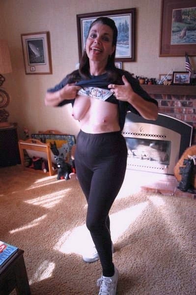 Barb shows us her hairy old cunt