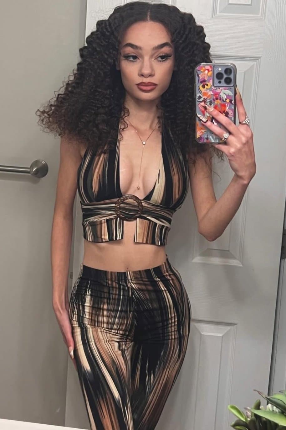 Click to view full size Petite tight girl. What your favorite feature