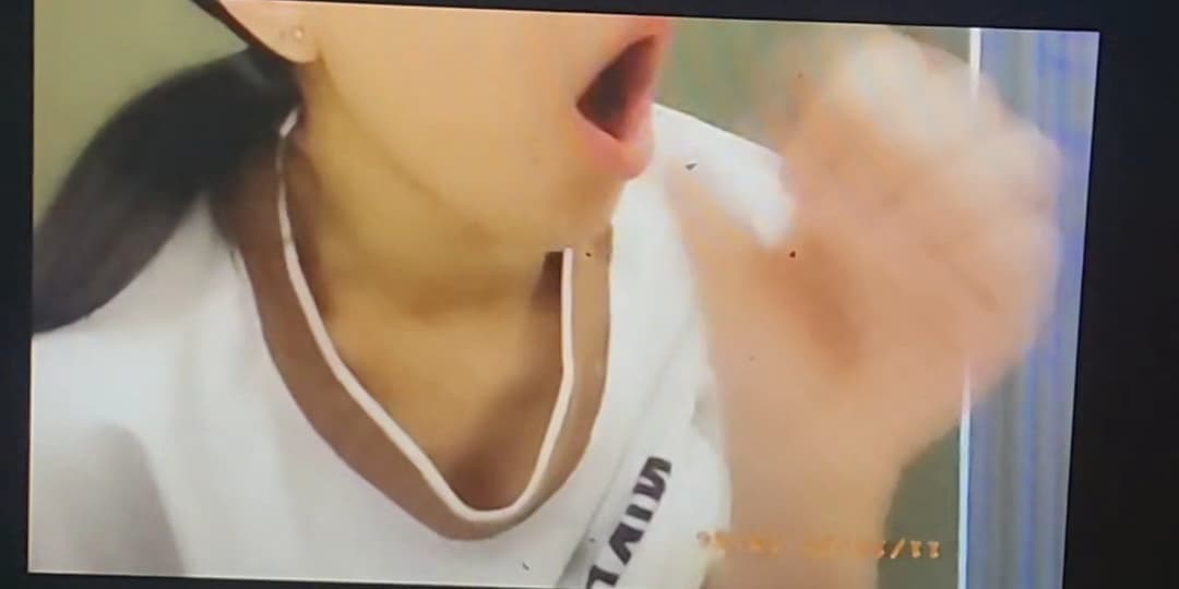 She pretends to blow a bbc + a vid of her sucking dick