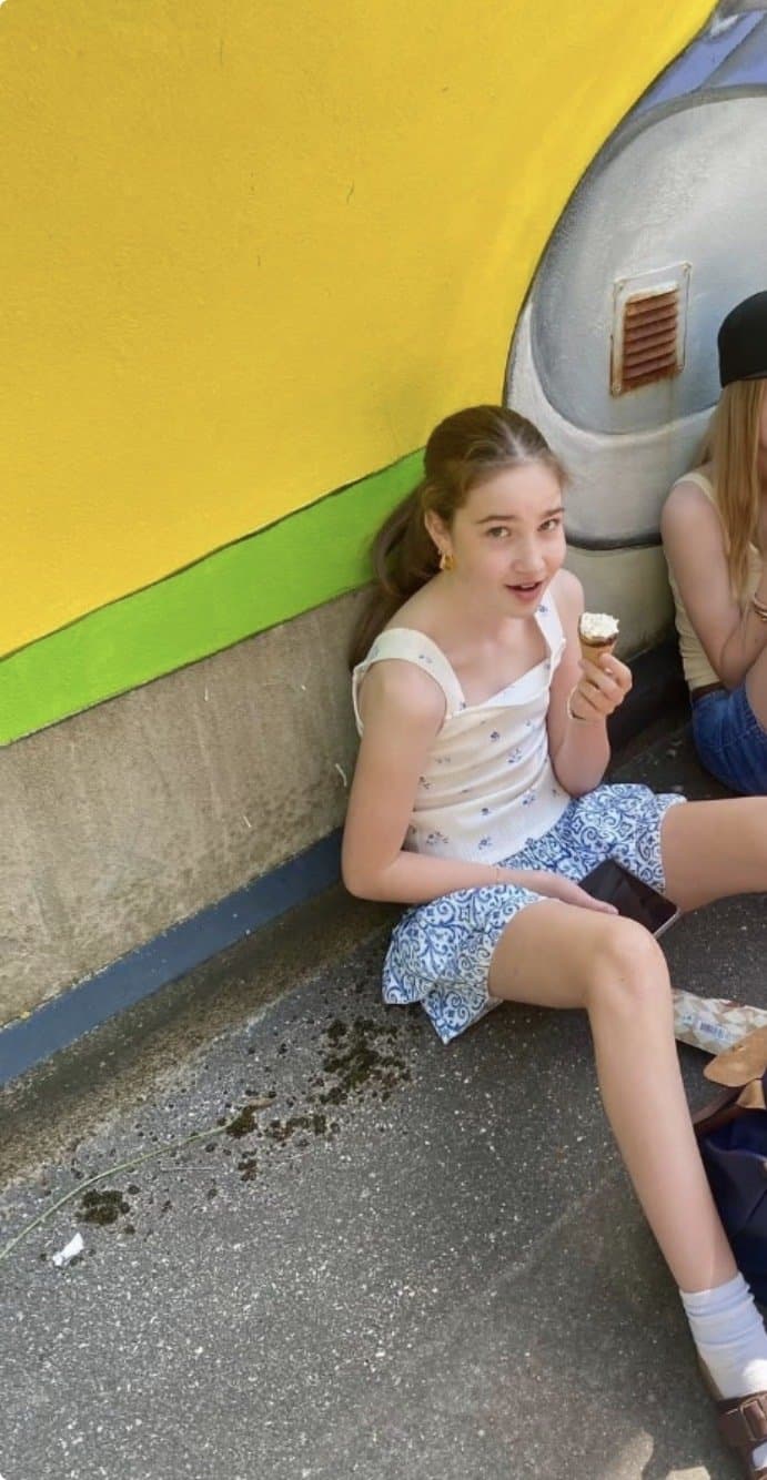 Dm me if can do cum trib to them or cock trib ( most want the one with brown hair) I’ll send more if