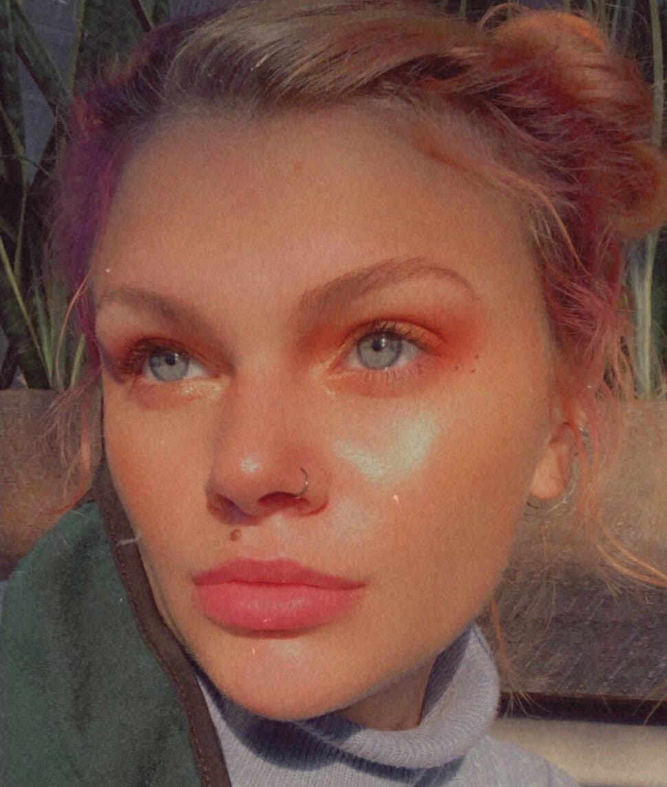 Click to view full size Fat Breasted Alt Girl