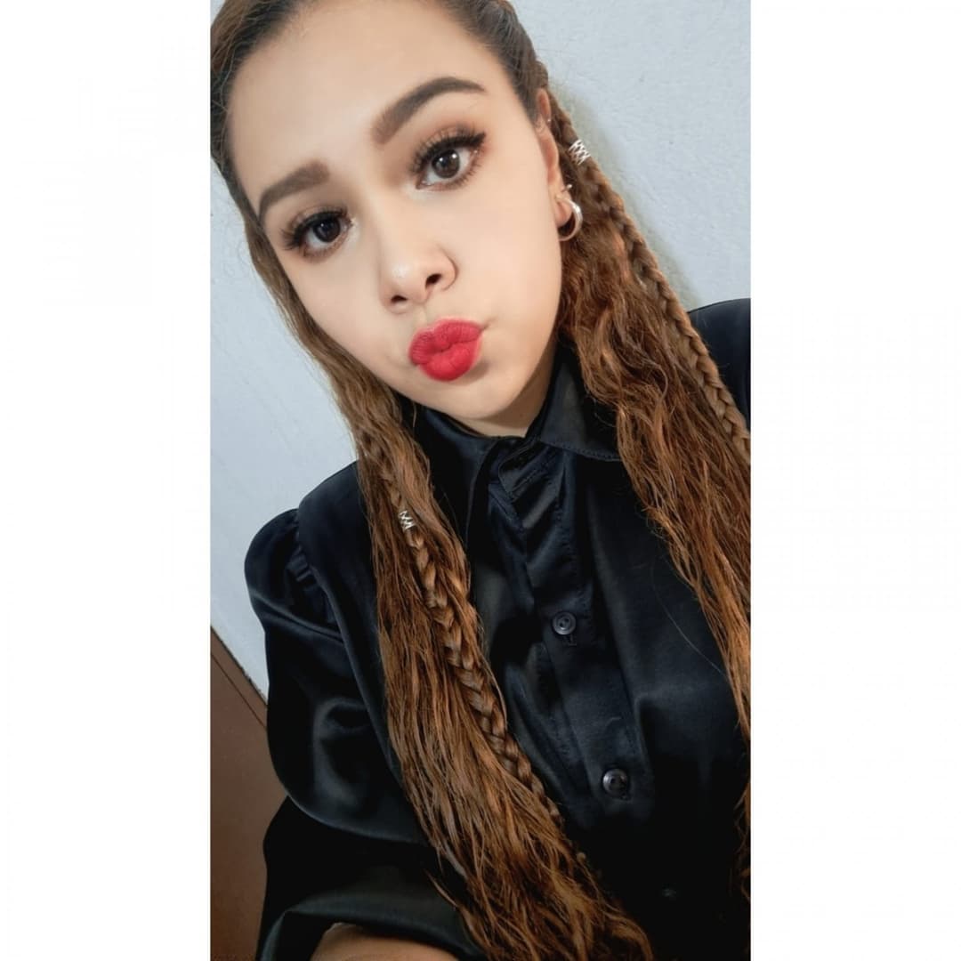 Mi contenedor personal en ella me corría dentro de su vagina 6 o 7 veces diarias ??? no puedudías