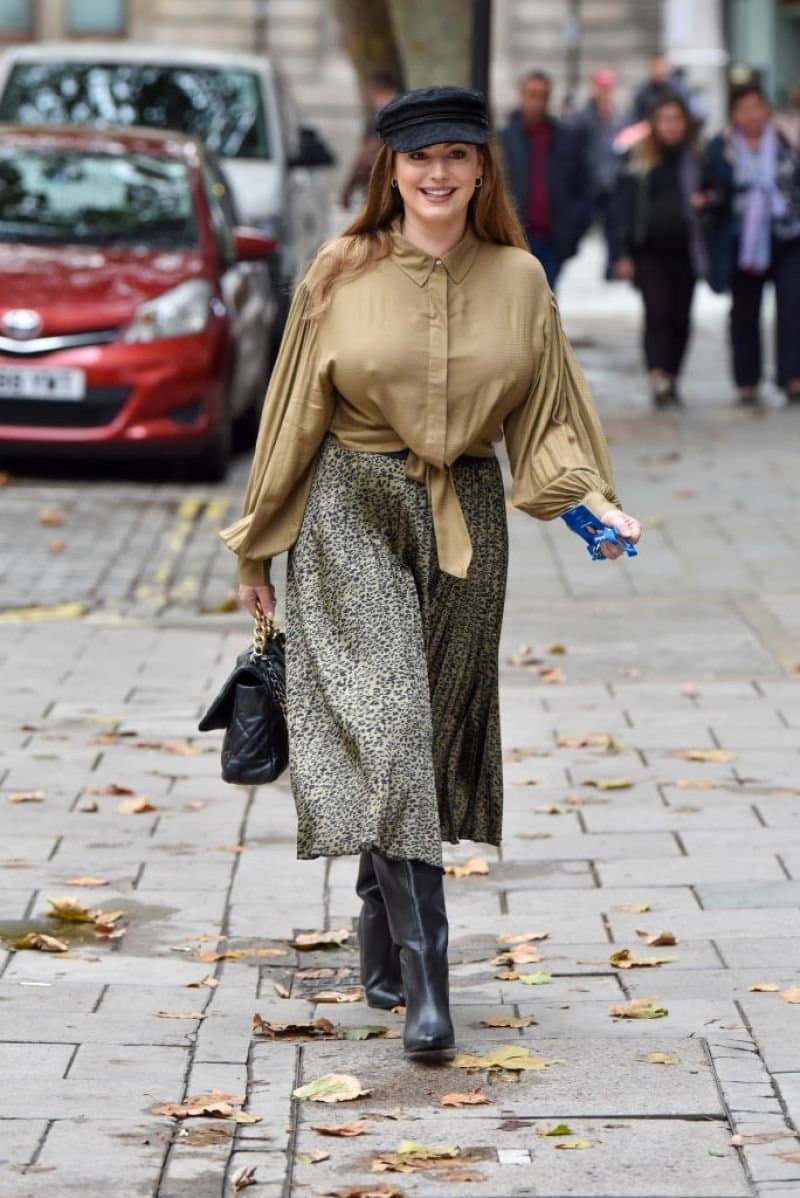 Kelly Brook - Black Knee High Leather Boots