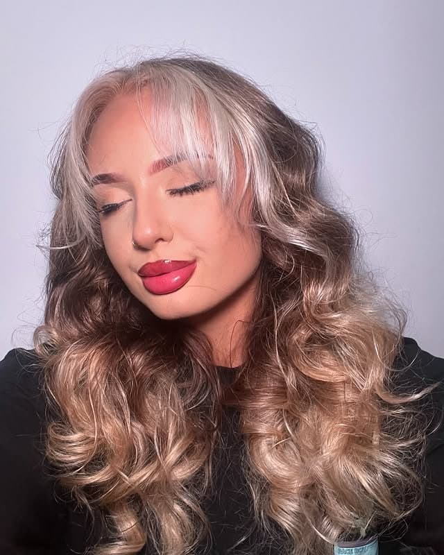 thick gym girl phoebe kitchen 22