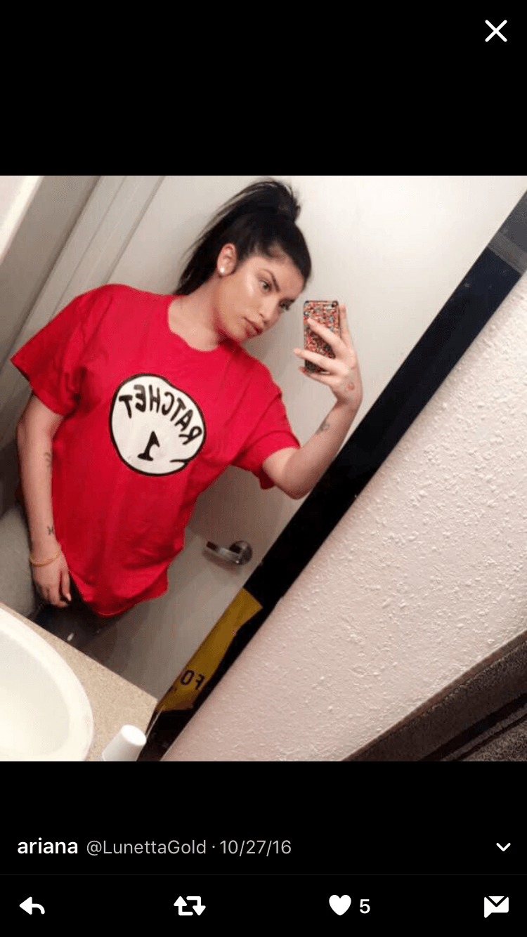 Lunetta gold (Vegas) shows her BJ skills on hairbrush