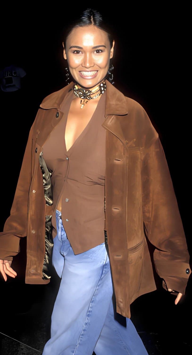 Actress Tia Carrere is your Asian dream woman. This curvy biracial retro celeb is a natural beauty