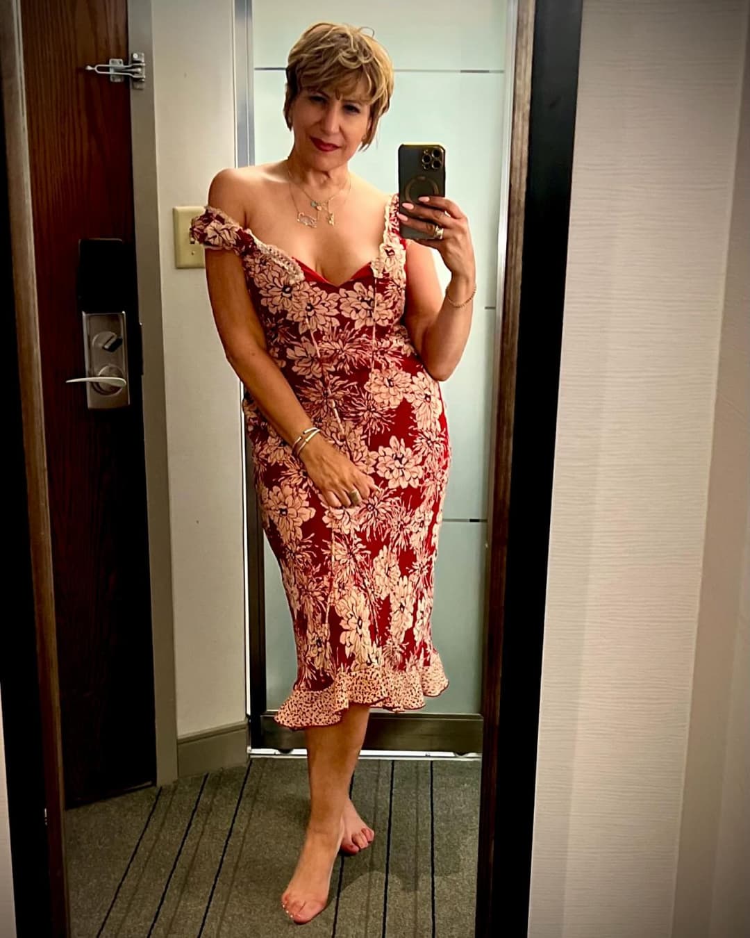 Thick Gilf flight attendant