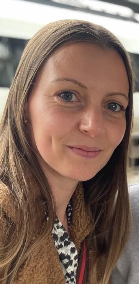 Anyone interested in seeing her pumped pussy???? Dm me. ?