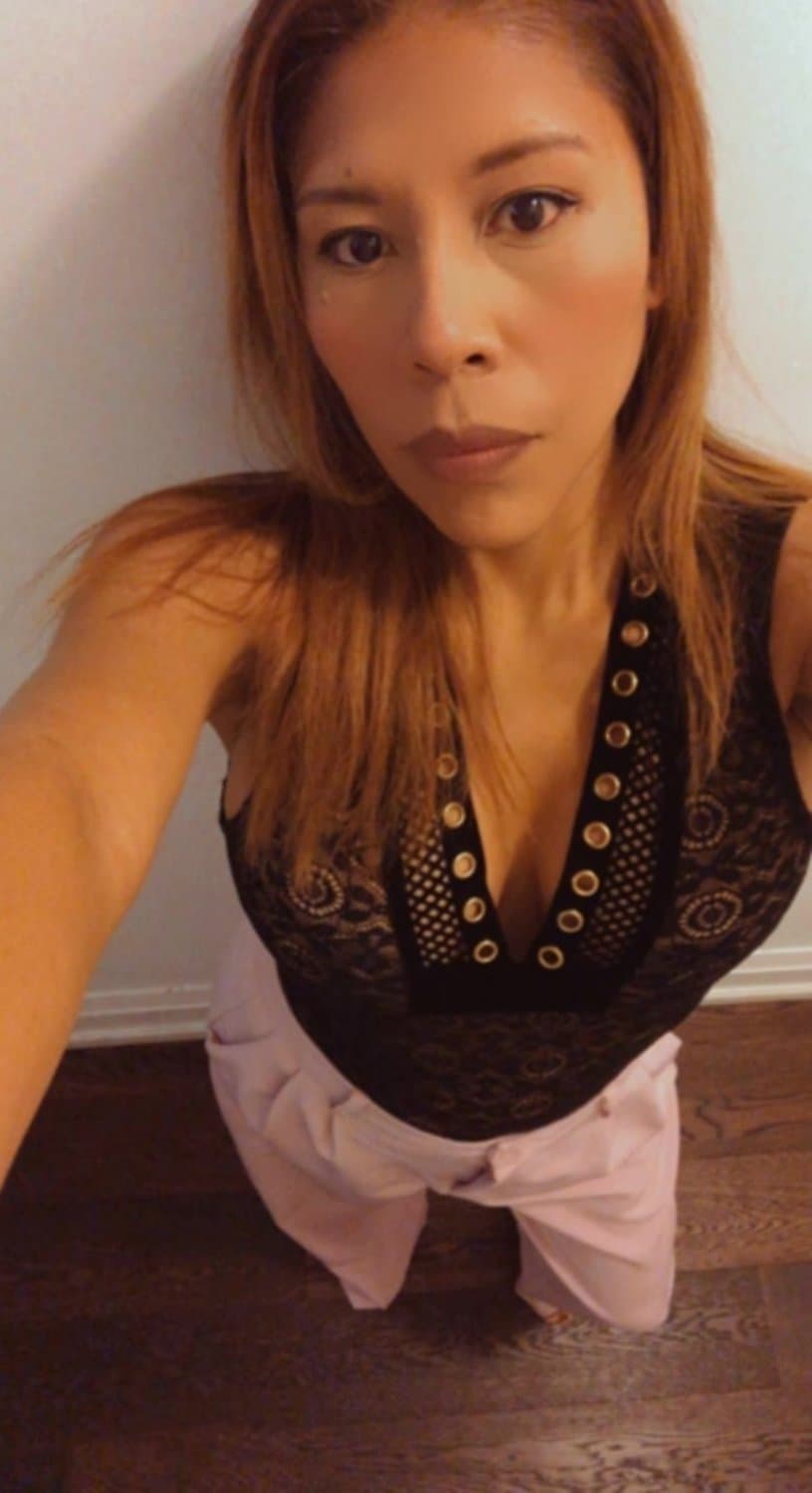 Eyes that tease… lips that tempt