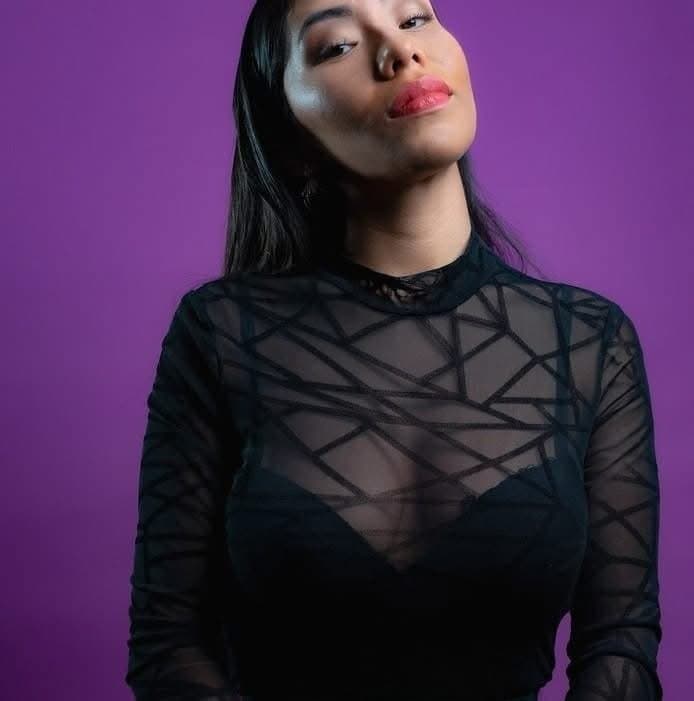 Click to view full size Ana Cecilia exhibida - mi amiga es una PUTA de piel morena