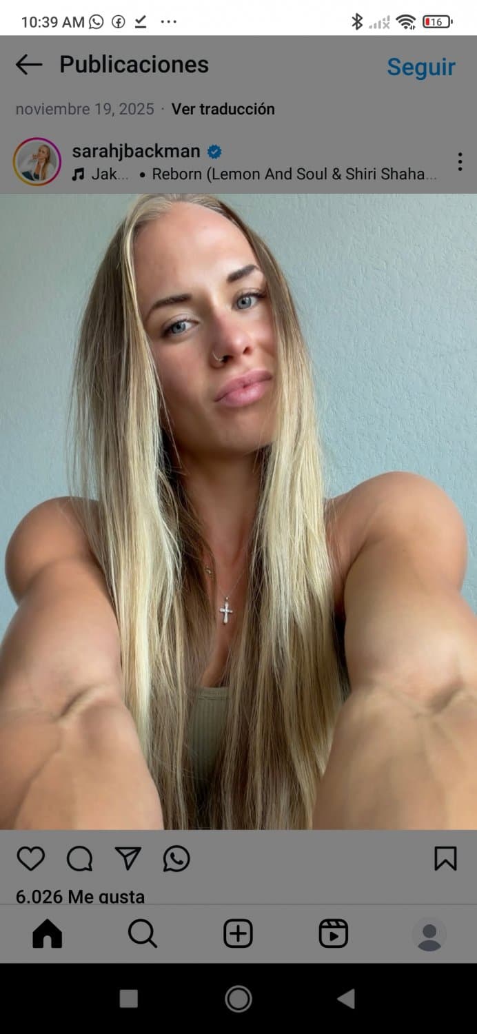 Sexi Blonde muscle girl destroy machos armwestling