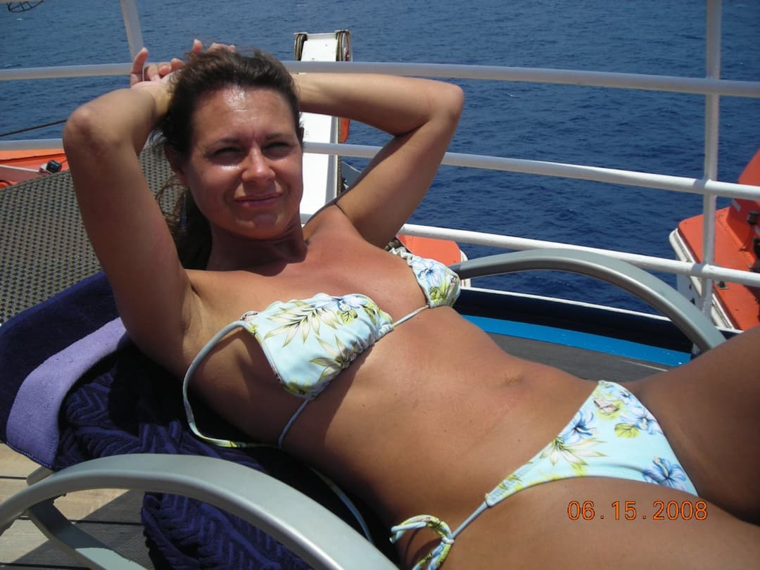 Jenna has bisexual fun on a boat