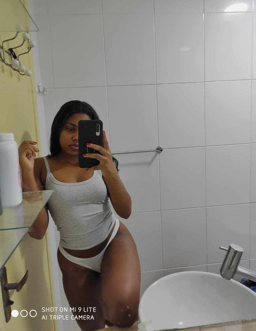 Big Booty sexy Girl Bent over Showing pussy