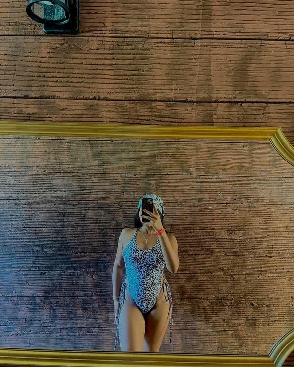 Click to view full size Pretty Islander ?