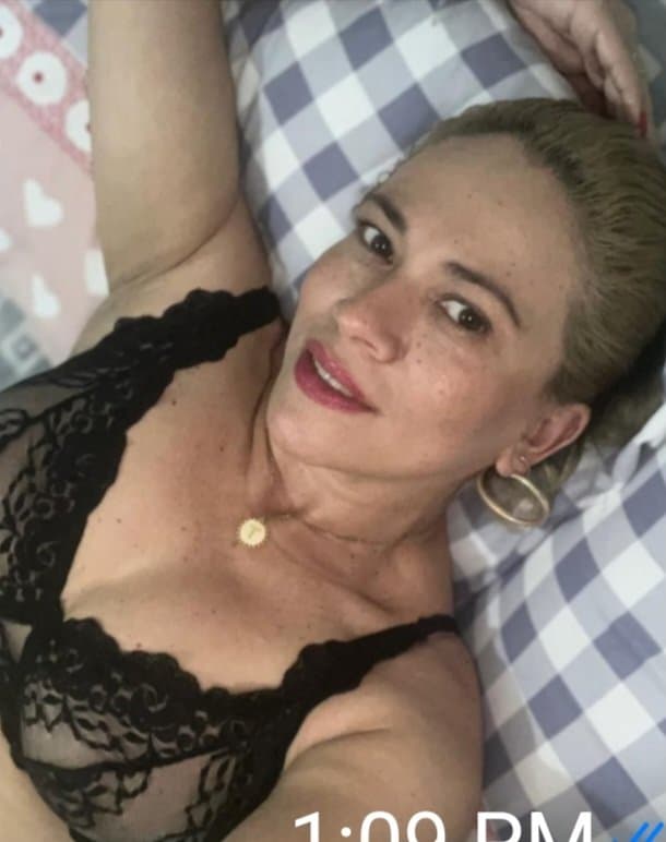 46-year-old Colombian m*** loves to f*** no condoms are needed you can come in all holes and she lov