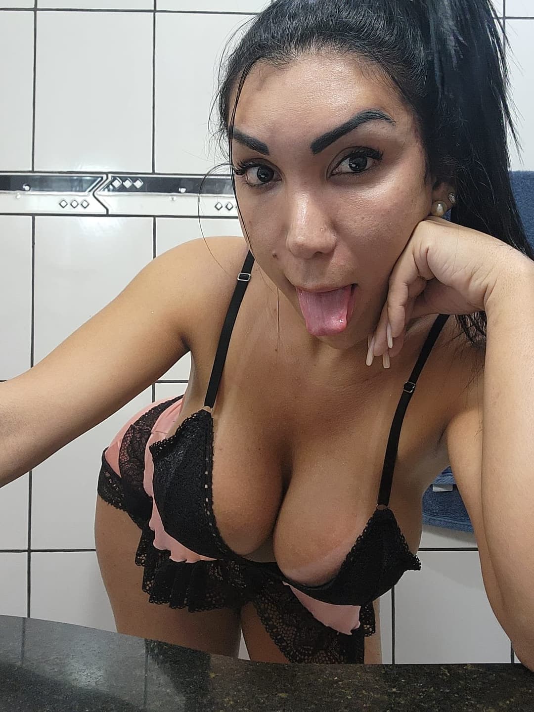Sabrina Suzuki, Trans Pauzuda Toda Gostosa