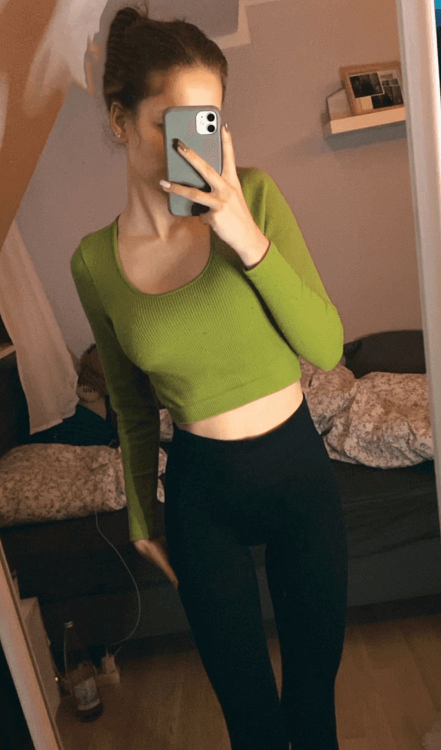 Cute and sexy teen Cynthia landgraf, exposing her sexy body