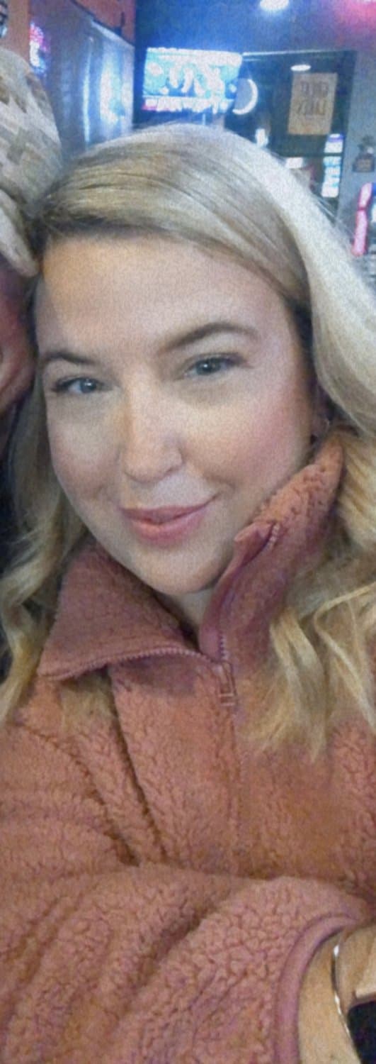 Let Kentucky Church MILF Jennifer make you cum - comment & repost her