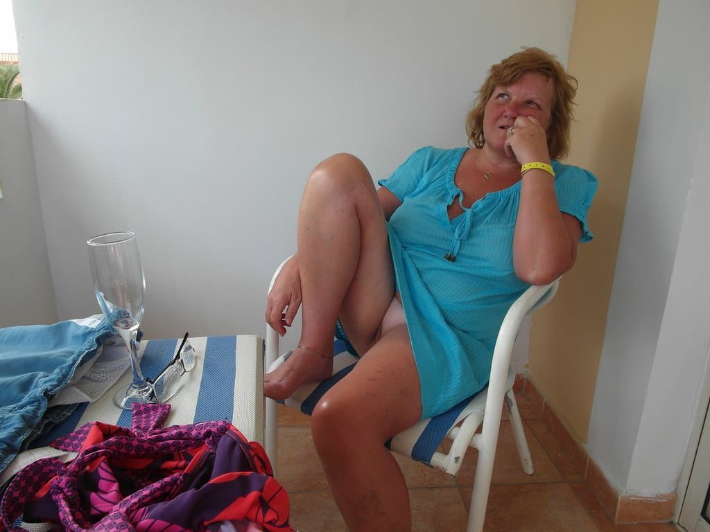 Click to view full size Allison, ugly UK Pawg, shows her stuff