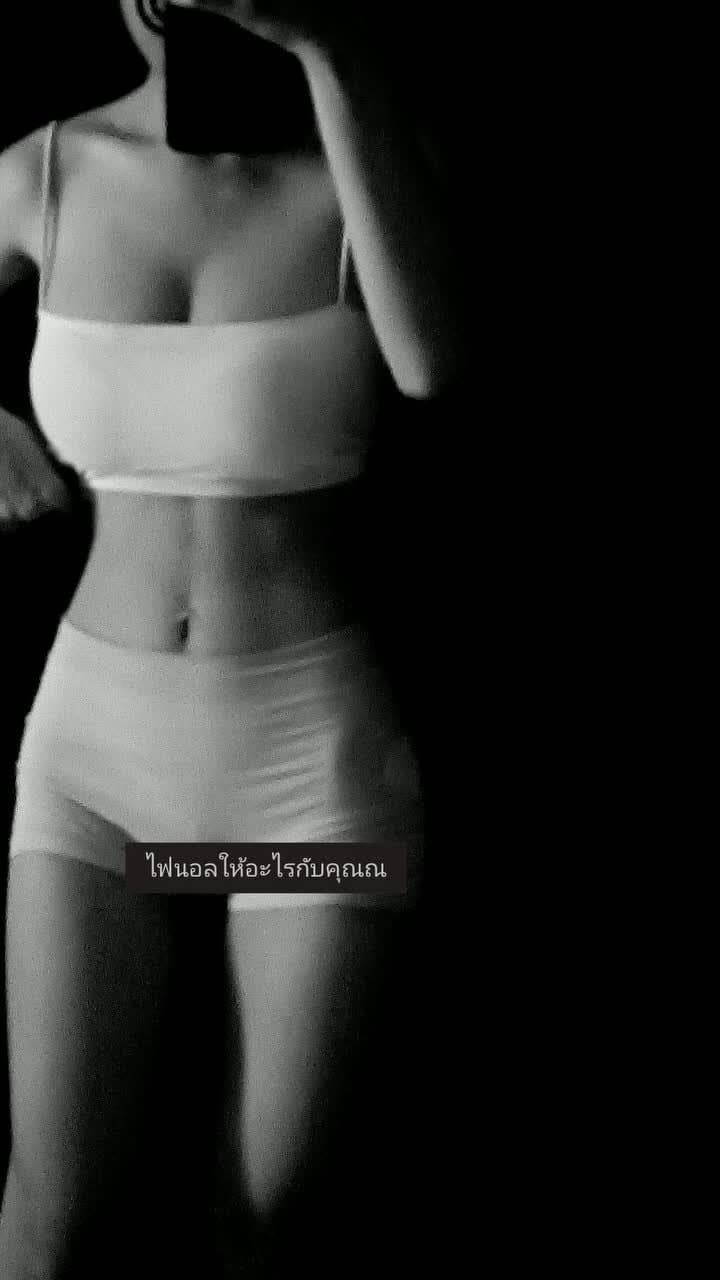 Sexy Big boobs Thai college babe shows her hot and busty body on Instagram