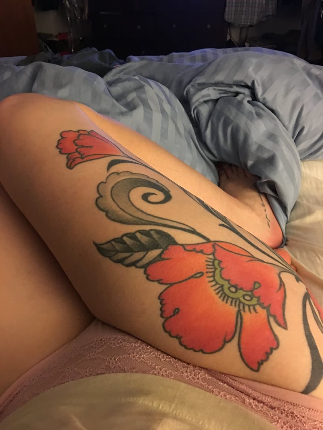 Tattooed wife orgasms in hotel room