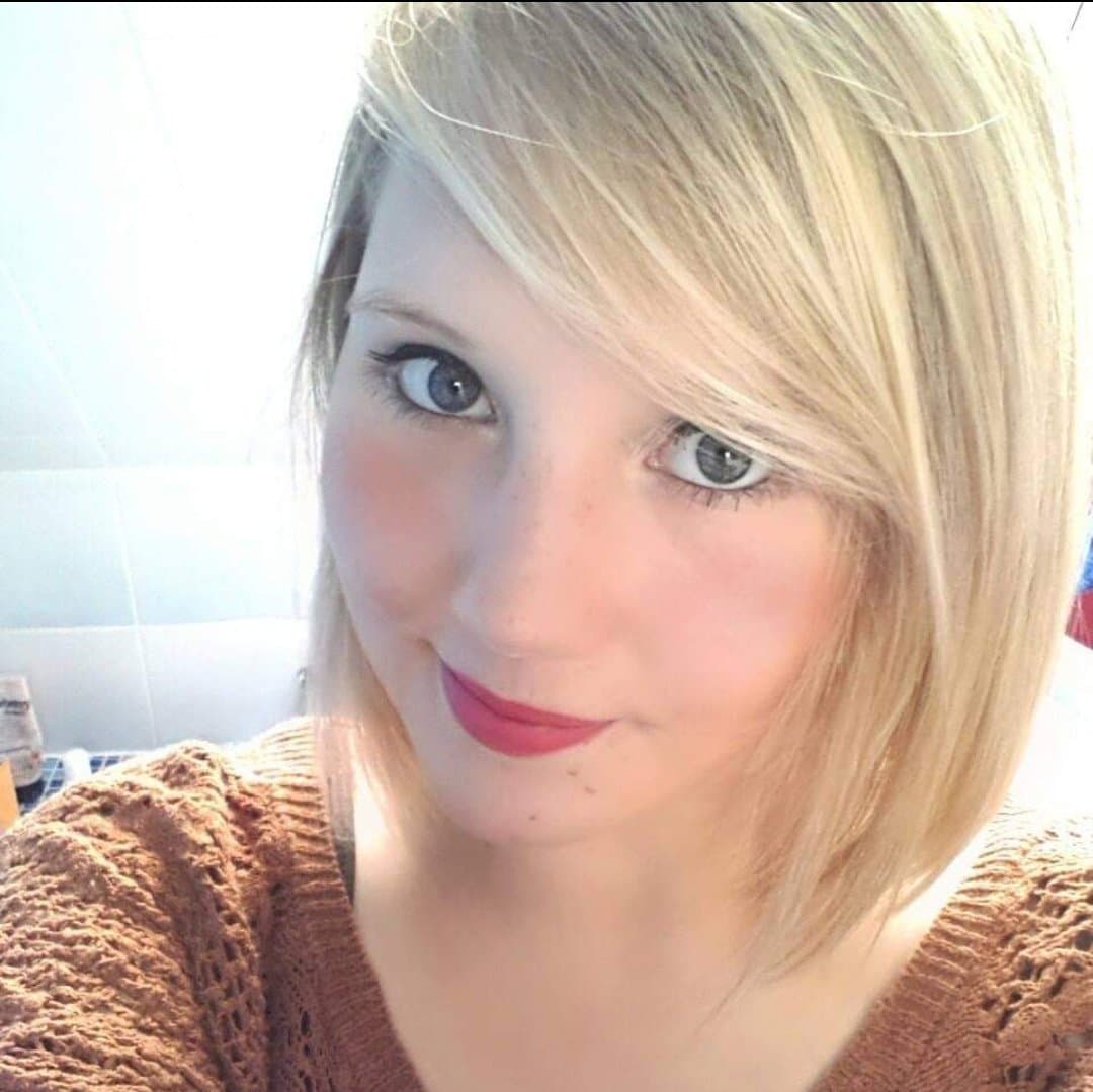 Meine Freundin Lisa Deutsche Webhure plus Familie mit der bitte um Verbreitung