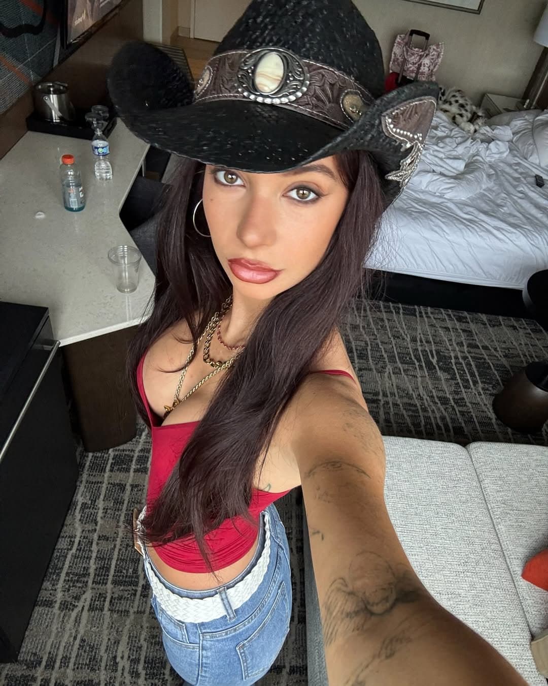 Sisters friend grew up super hot and was licking my buddies balls at this house party