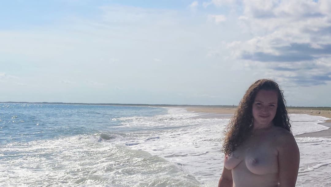 Sexy redhead MILF loves creampies