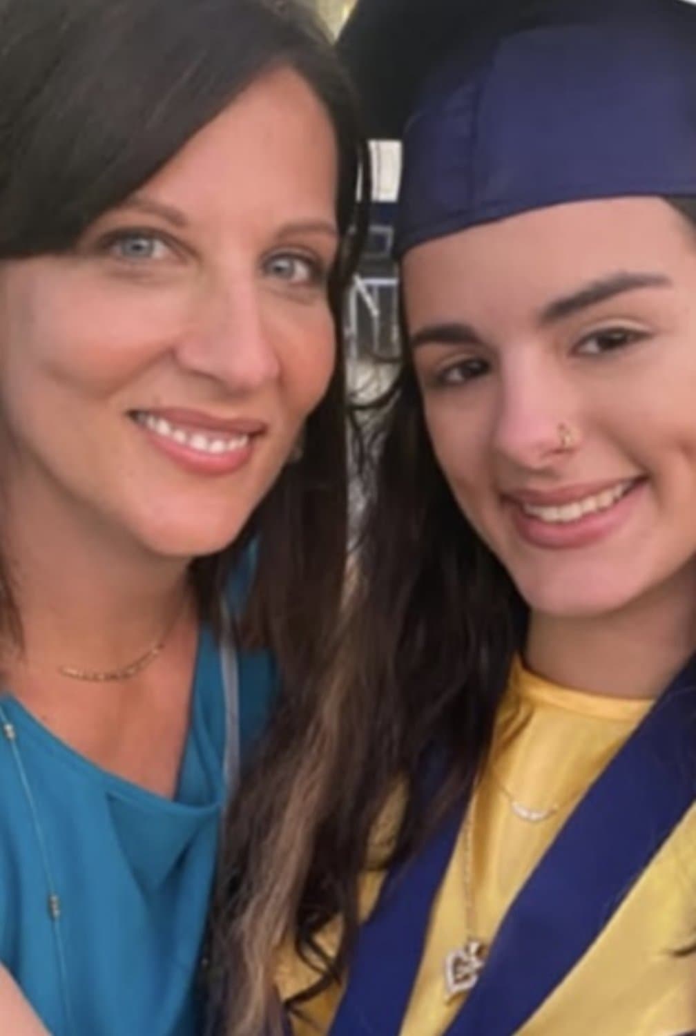 Click to view full size Teacher, 41, horny Wife, hubby deployed, meeting random men taking them raw at mall where she works