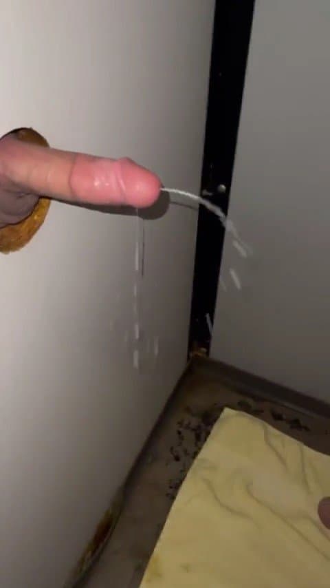 Sale a tiempo del glory antes de que la inseminen con una grandisima carga